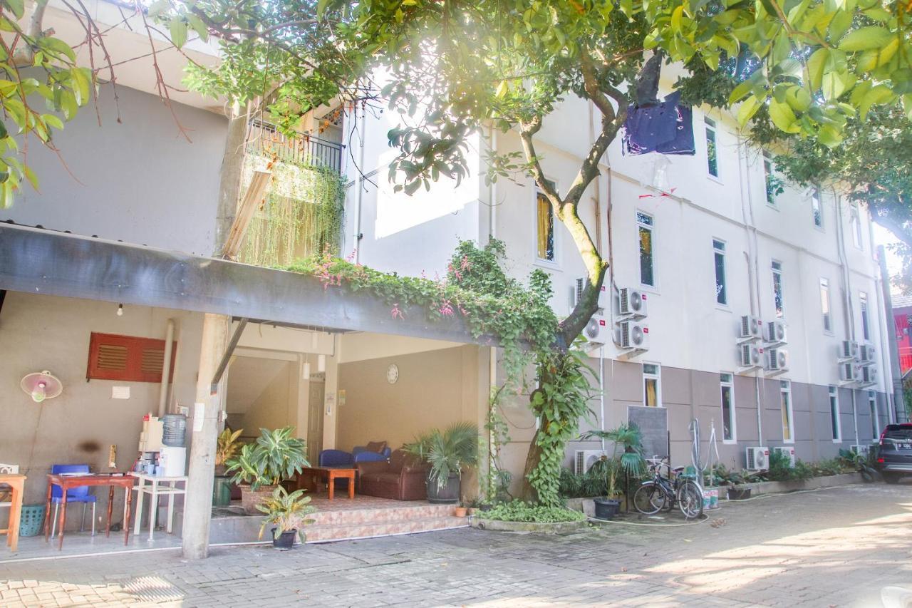Urbanview Hotel Minongga Pondok Labu By Reddoorz Jakarta Eksteriør billede