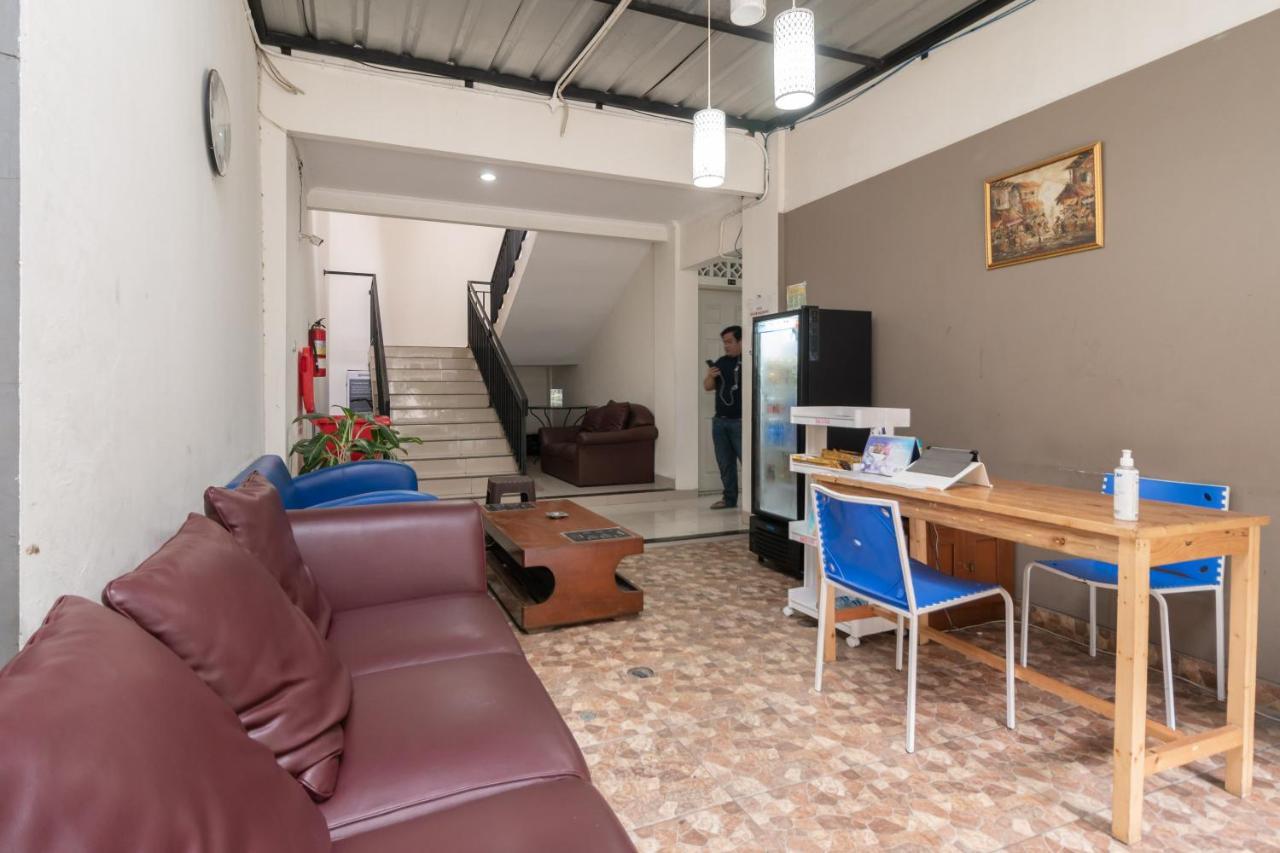 Urbanview Hotel Minongga Pondok Labu By Reddoorz Jakarta Eksteriør billede